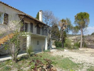 3 Bed Villa To Modernise With Garden..