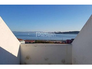 Fantastic 4 bedroom Duplex with river..