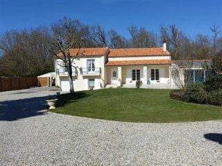 4 Bedrooms - House - Poitou-Charentes..