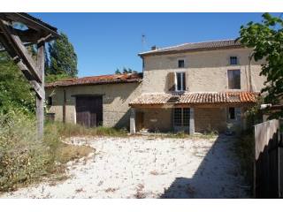 Lovely Charentaise property to renovate