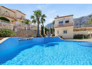 3 Bedroom linked detached Chalet house..