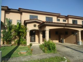 DUPLEX HOUSE FOR RENT IN VERSALLESSE..
