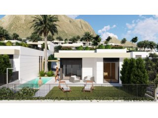 Este bungalow es de una planta, 3 dormitorios y 2 baños...