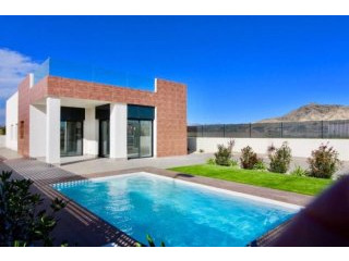 New villa in Aspe with pool and plot..