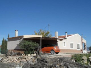 Villa walking distance to monovar with..