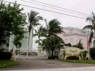 Apartment/townhouse - Royall Beach..