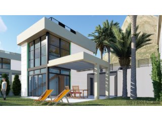 Este bungalow es de 2 plantaы, 3 dormitorios y 2 baños y 1..
