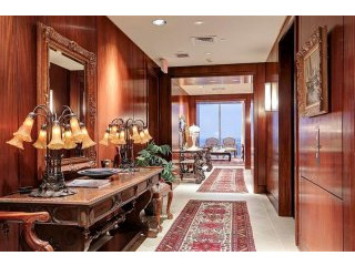 4 bedroom Flat For Sale: 121 N Post Oak..