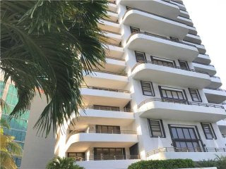 2 bedroom Flat For Sale: 151 SE 15th Rd..