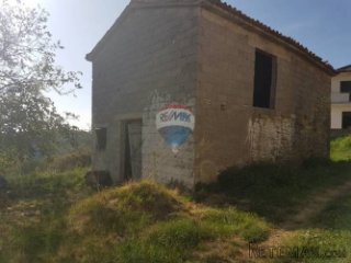 Kuća za adaptaciju s okućnicom od 1123m2