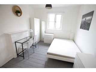 Twin with 2 single bed near Finsbury..