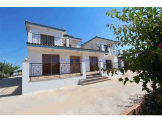 House Detached - For Sale - 3 Bedrooms