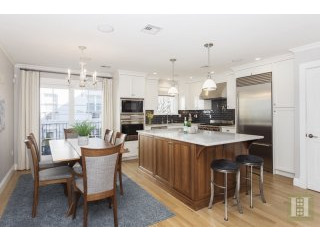 3 bedroom House For Sale: 819..