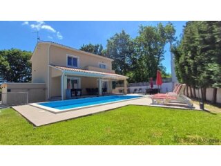 Istra, Svetvinčenat- kuća s bazenom