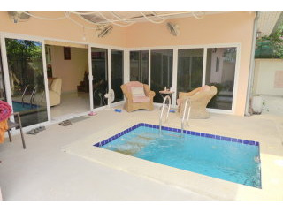 4 bedroom pool house at central Jomtien..