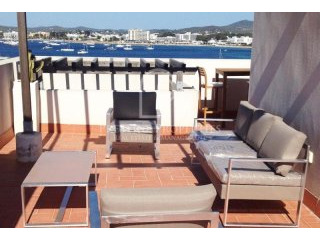 Beautiful penthouse on the sea front in..