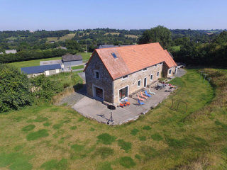 Well Renovated Stone House With Garden..