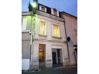 Renovated 3 bed appt with large house..