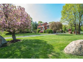 4 bedroom House For Sale: 50 Apple Hill..