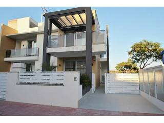 * FABULOUS NEW GROUND FLOOR BEACH..