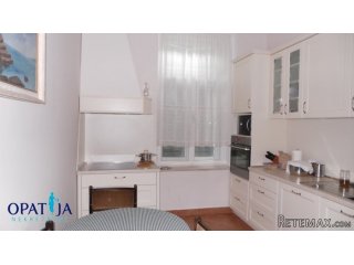 Opatija-gospodska etaža vile na atraktivnoj lokaciji 180 m2