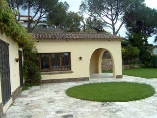 4 Bedrooms - Villa - Girona - For Sale