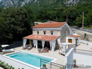 Kamena vila s bazenom Bribir