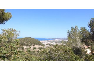 Building plot with stunning sea views..