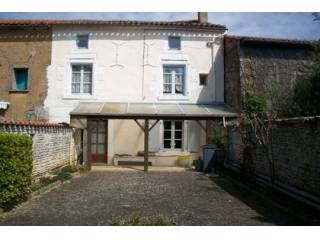 Stone property with 3 bedrooms