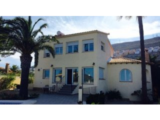 V1558 - Luxury Villa In Front Line At..
