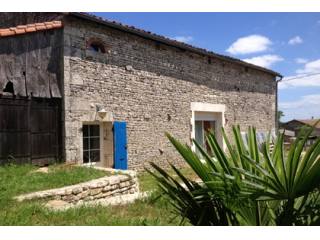 Pretty renovated 3-bed barn with land