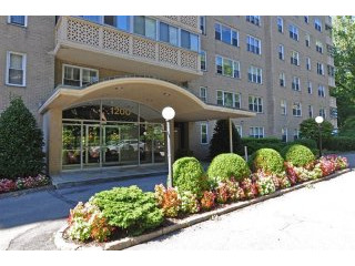 2 bedroom Commercial Property For Sale:..