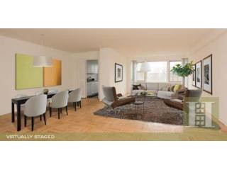 3 bedroom Apartment For Sale: JUST..