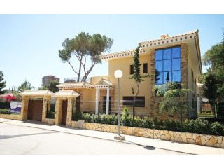 4 Bedrooms - Villa - Alicante - For Sale