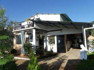 Villa - Cosy, good quality country..