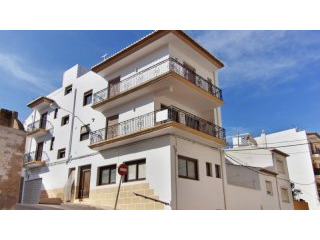 5 Bedroom 4 Bathroom Townhouse with..