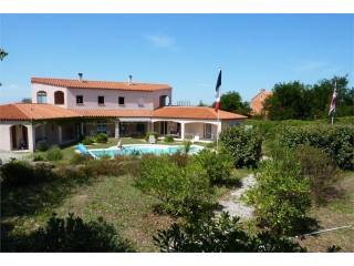 Superbe Villa Sur 6000m² Avec Piscine..