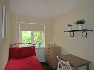 Single with single bed near Chiswick..