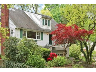 4 bedroom House For Sale: 19 Field Road..