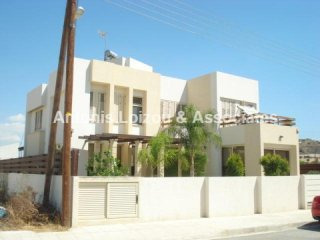 Beautiful modern 5 / 6 bedroom house