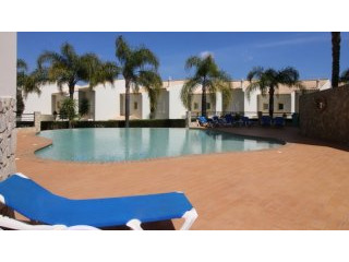 Two Bedroom Apartment Near Meia Praia..