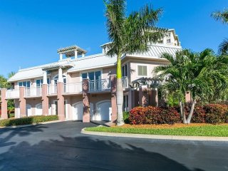 5 bedroom Flat For Sale: 3702 N Highway..
