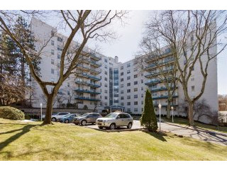 2 bedroom Commercial Property For Sale:..
