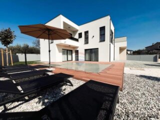Istra,Pomer-moderna kuća s bazenom