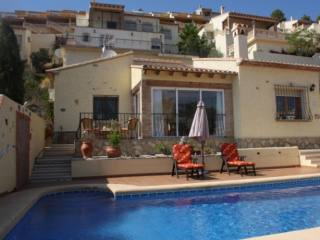2 Bedrooms - Villa - Alicante - For Sale