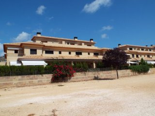 New 4 bedroom townhouse close to the..