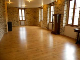 TRADITIONAL RENOVATED THREE BEDROOM..