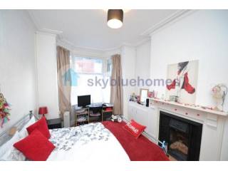 House - FANTASTIC 4 bedroom student..