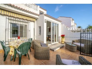 Precioso y luminoso adosado en conjunto residencial con..