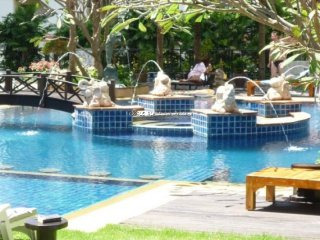 2 Bedroom Condo for sale in Wongamat -..